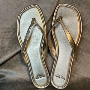 Kate Spade Gold Metallic Flower Flip Flop Sandal. Women's Size 11B.